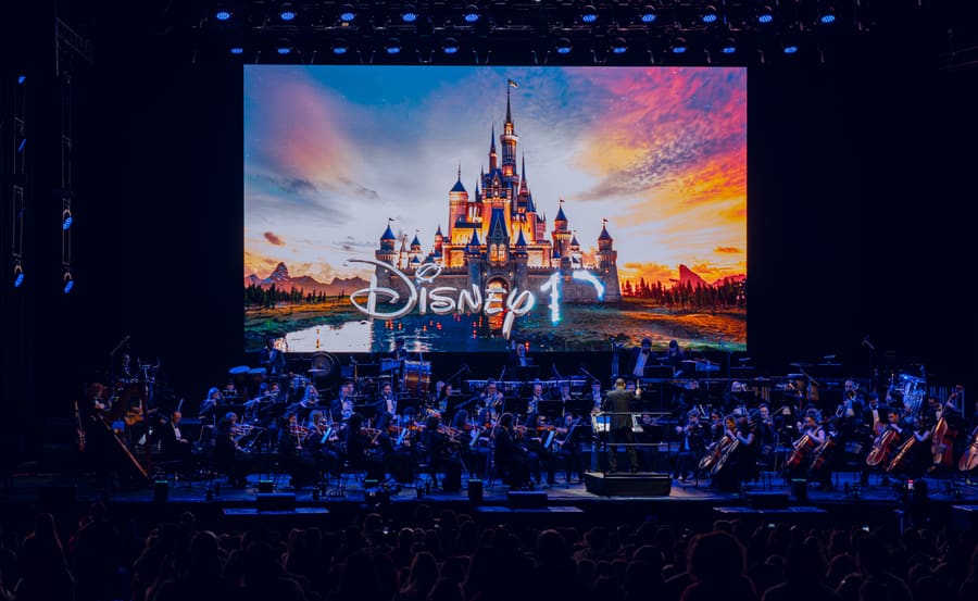 La OSCE interpretando Disney in Concert: The Sound of Magic en el Auditorio de Starlite Occident Madrid
